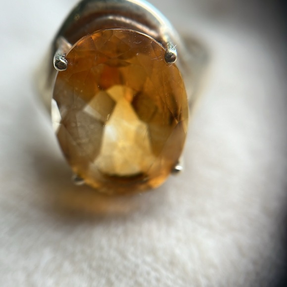Citrine ring set in 10 K gold!  Size 6 - Picture 1 of 4